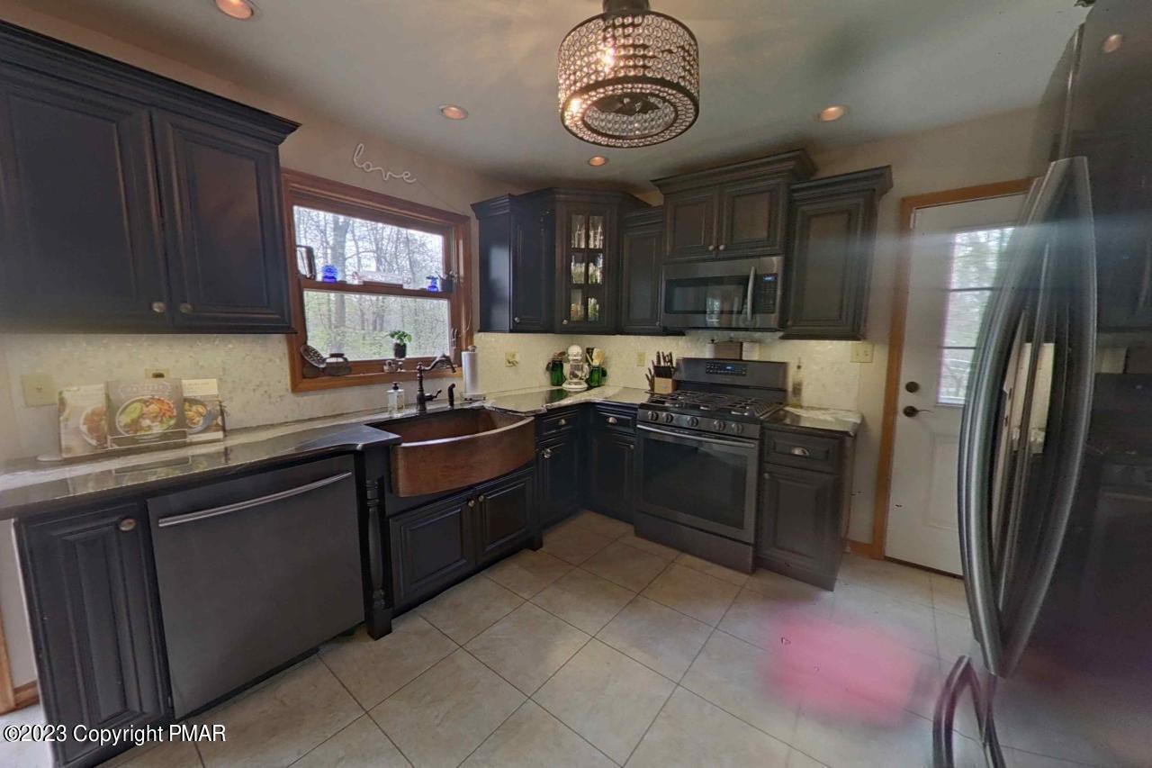 447 Ridge Road Stroudsburg, PA 18360 - Photo 7 of 94 Kitchen
