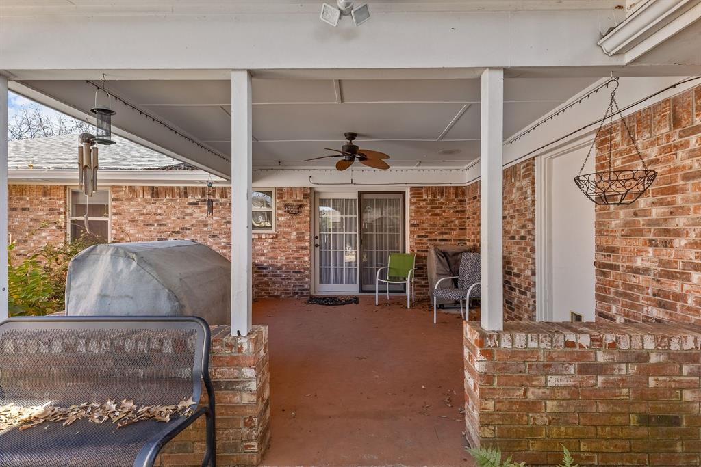 1115 36th Street Northeast Paris, TX 75462 - Photo 25 of 29 a view of livingroom with furniture