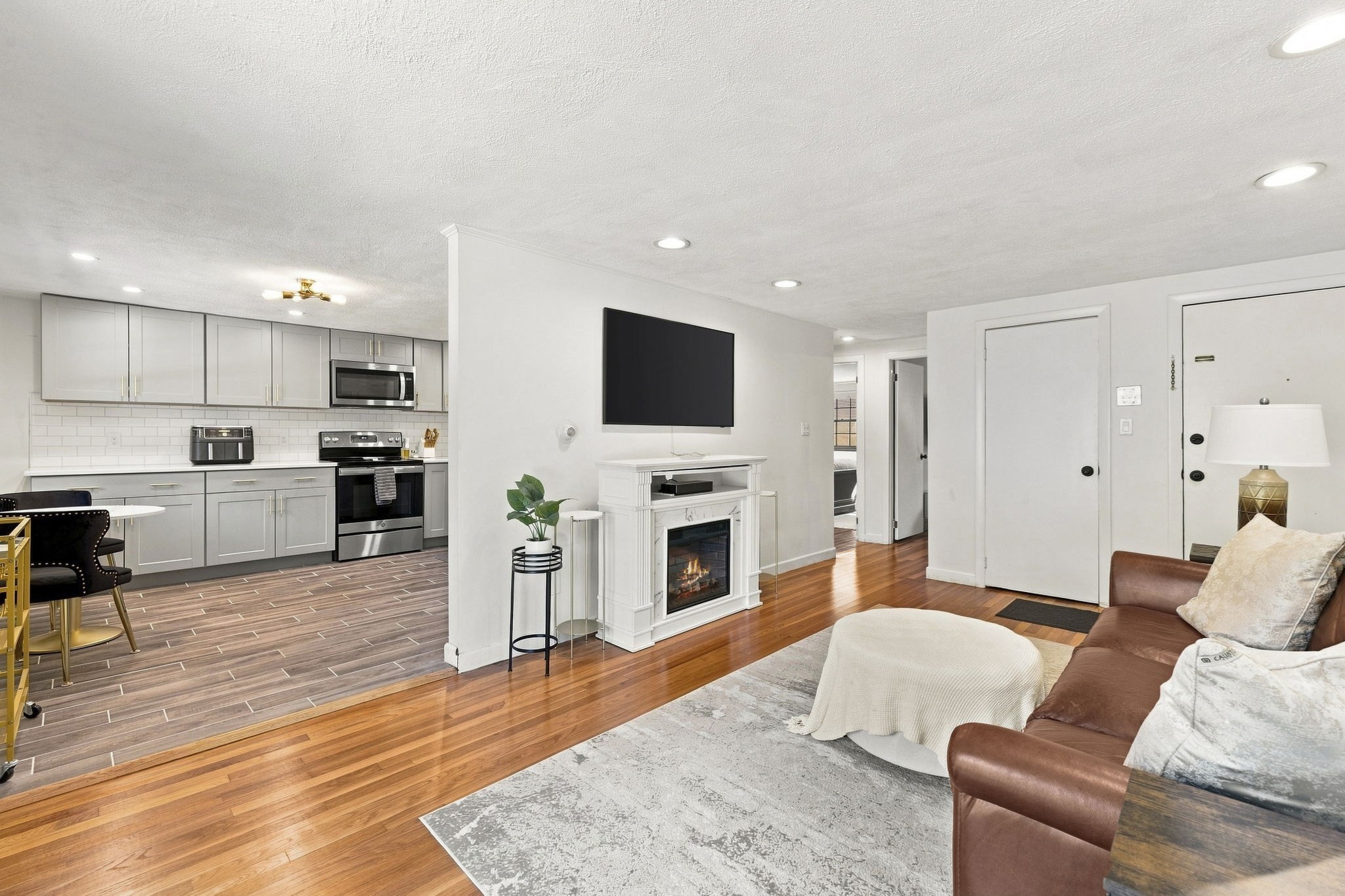 80 Renwick Road, Unit B Wakefield, MA 01880 - Photo 1 of 24 Gallery Image 1