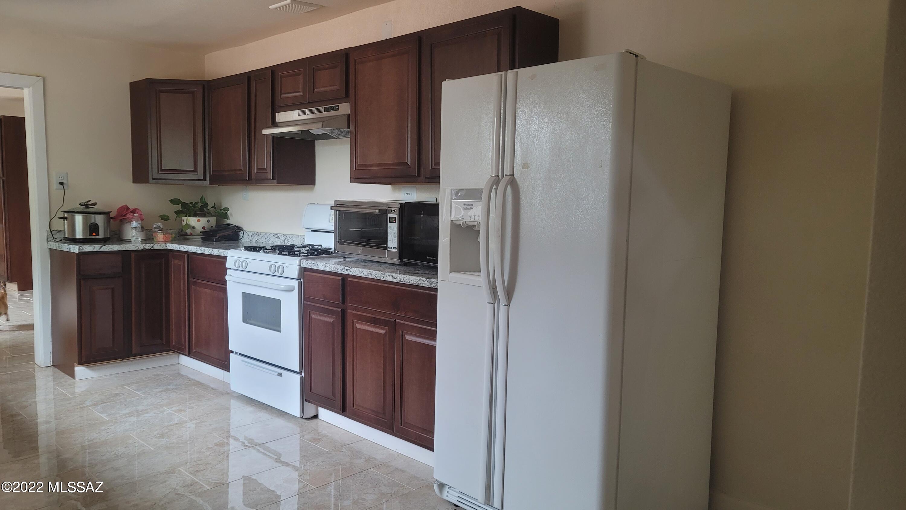 898 Calle Alabastro Rio Rico, AZ 85648 - Photo 7 of 12 20220611_165058