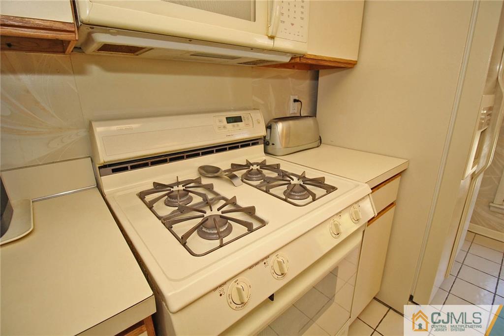 4004 Springbrook Drive Edison, NJ 08820 - Photo 11 of 25 a close up of a sink washer and dryer