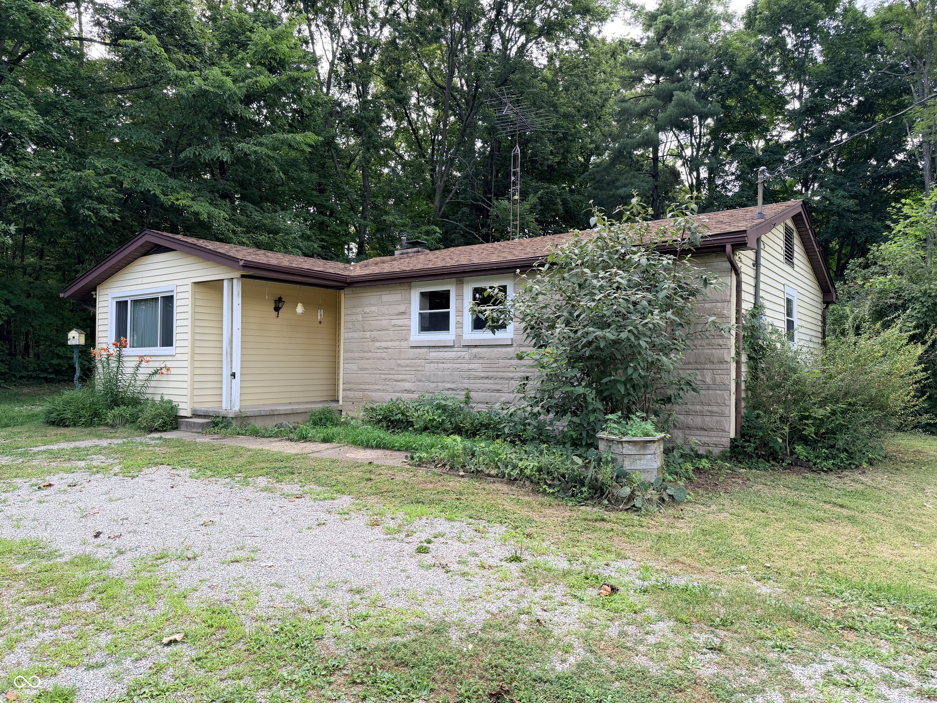 8950 West Georgetown Road Columbus, IN 47201 - Photo 4 of 67