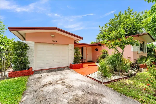 $3,250 | 1019 South 29th Avenue, Unit 1019, Hollywood, FL 33020
