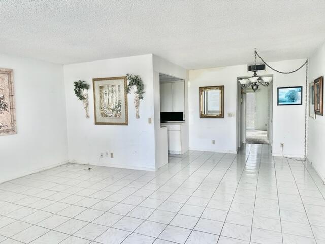 4012 Lincoln A Boca Raton, FL 33434 - Photo 3 of 29 Living / Dining Area
