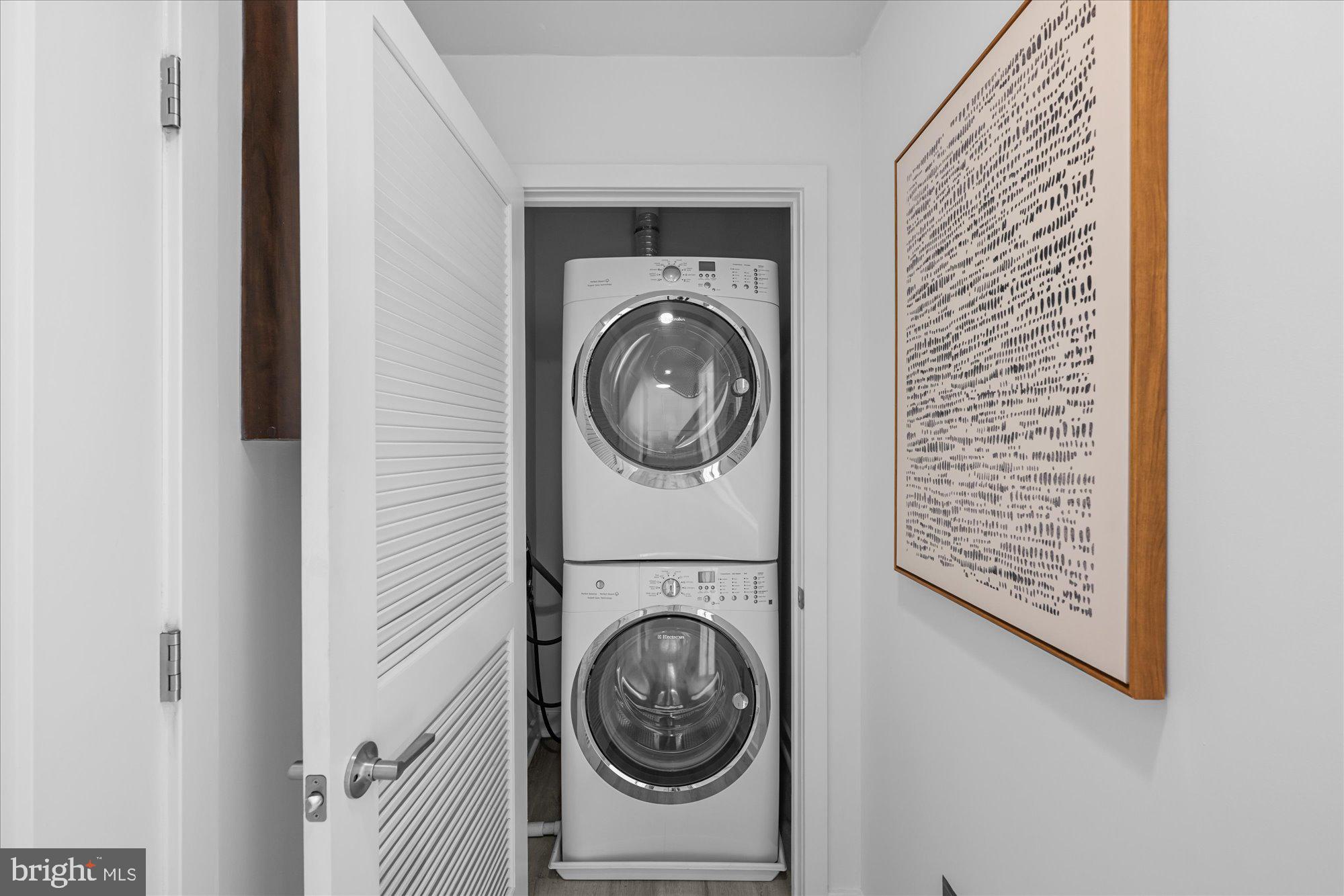 460 New York Avenue Northwest, Unit 504 Washington, DC 20001 - Photo 29 of 62 a utility room with dryer and washer
