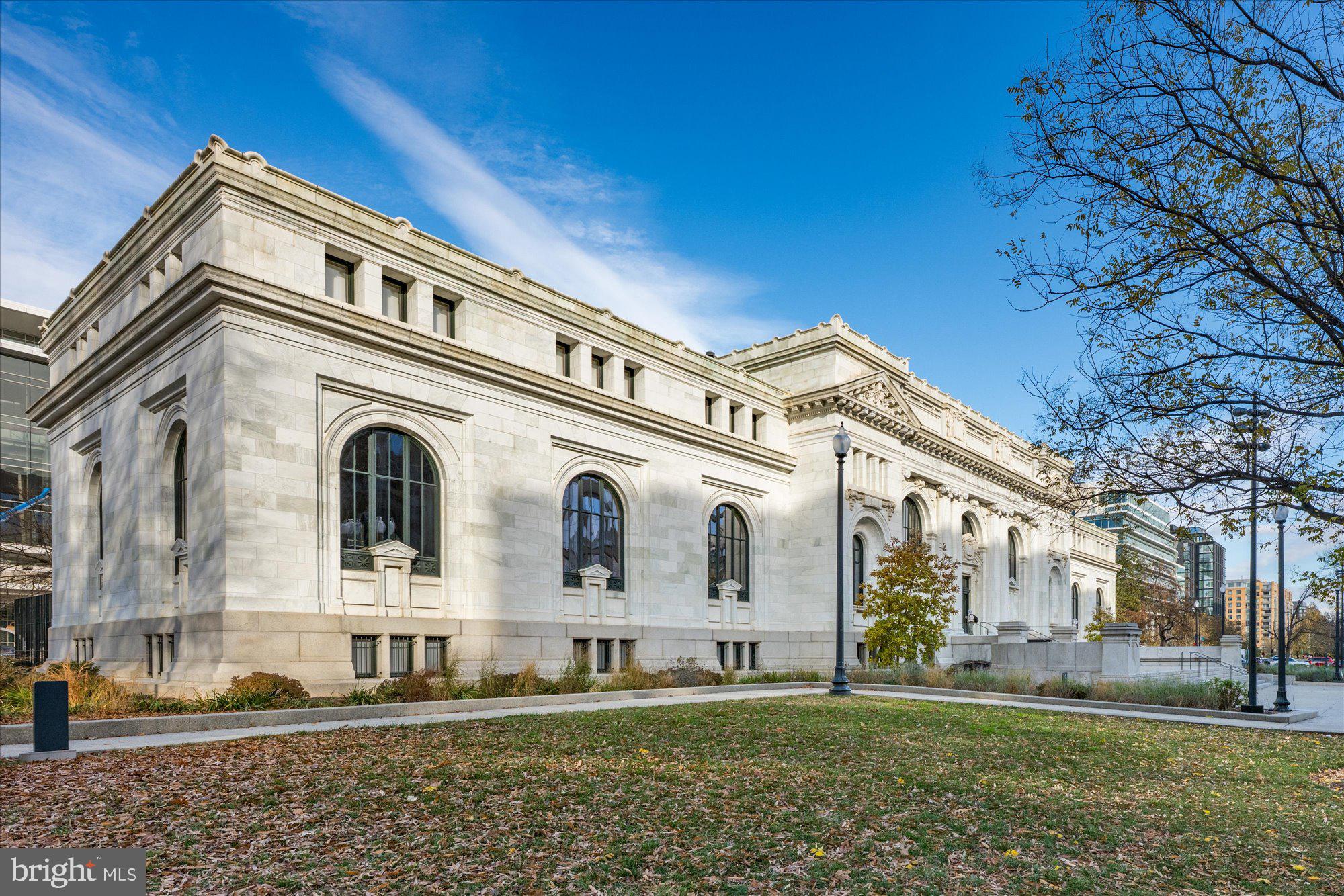 460 New York Avenue Northwest, Unit 504 Washington, DC 20001 - Photo 50 of 62 a view of a white building among the yard