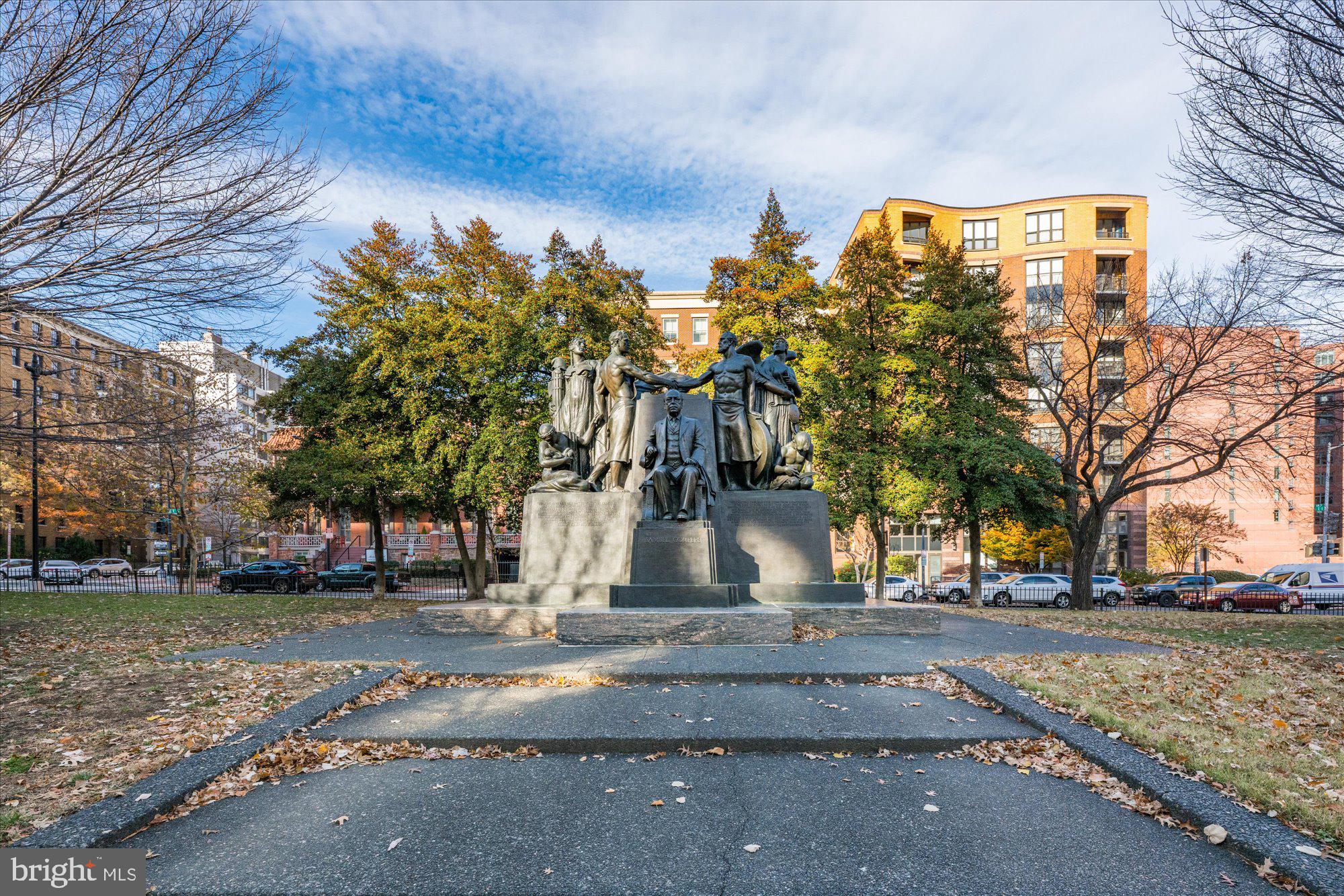 460 New York Avenue Northwest, Unit 504 Washington, DC 20001 - Photo 59 of 62 a view of large building