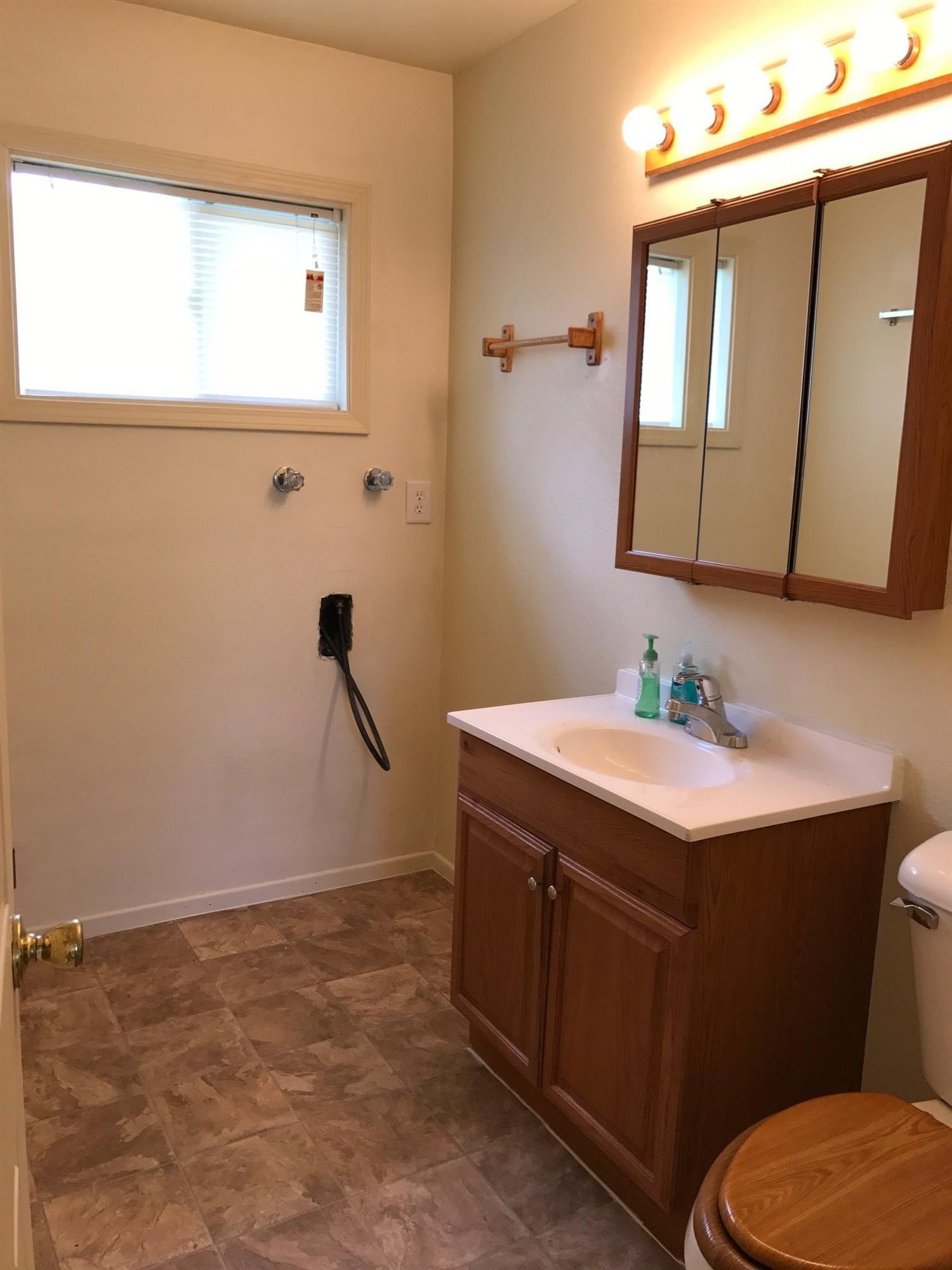 319 Southeast Riverside Avenue Grants Pass, OR 97526 - Photo 10 of 13 Additional Photo