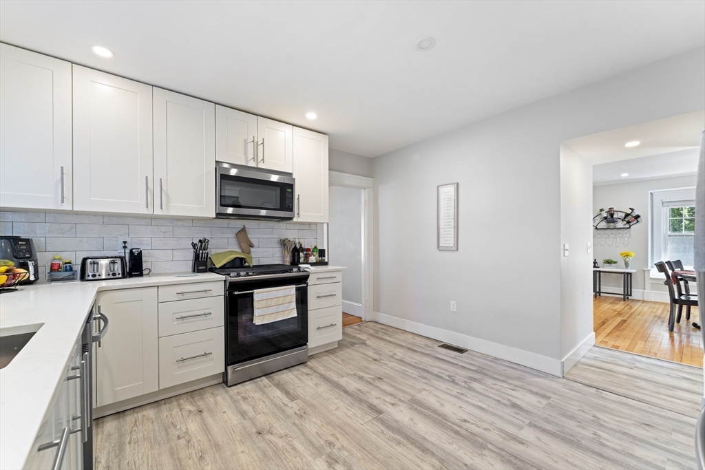 22 Frank Street Worcester, MA 01604 - Photo 11 of 37