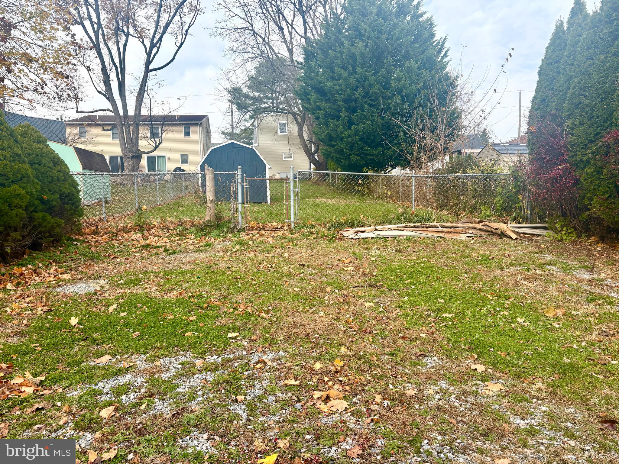 758 Fremont Street Lancaster, PA 17603 - Photo 19 of 20 a backyard of a house with table and chairs