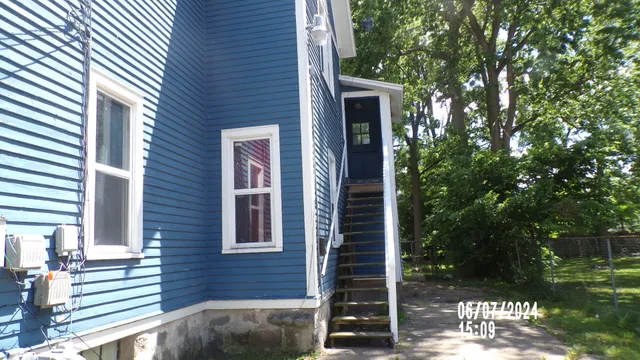 $1,100 | 633 West North Street, Unit 2, Kalamazoo, MI 49007