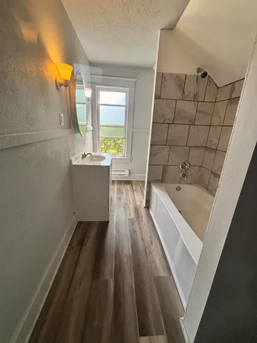 $1,100 | 633 West North Street, Unit 2, Kalamazoo, MI 49007