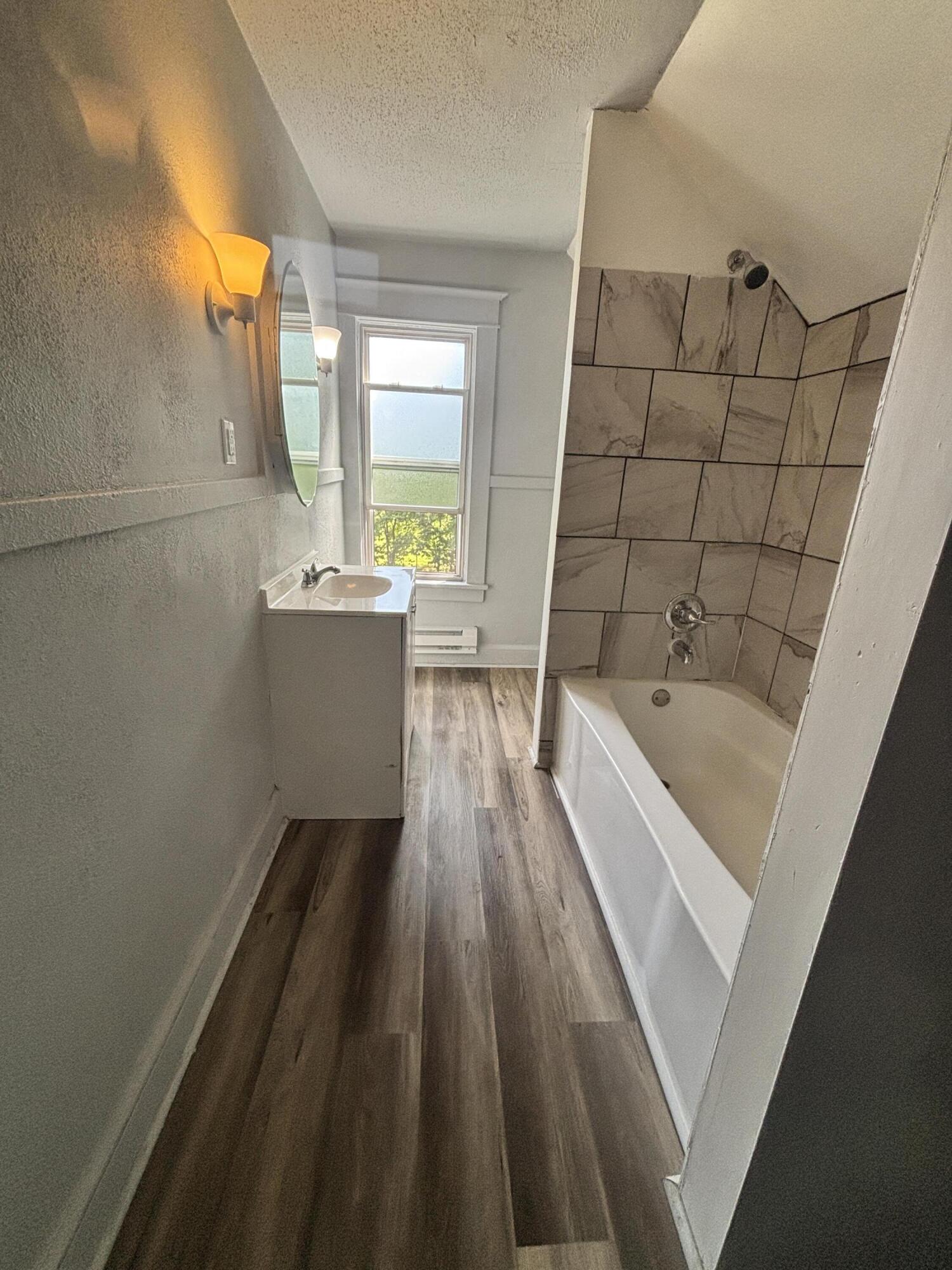 633 West North Street, Unit 2 Kalamazoo, MI 49007 - Photo 5 of 16 IMG_3445