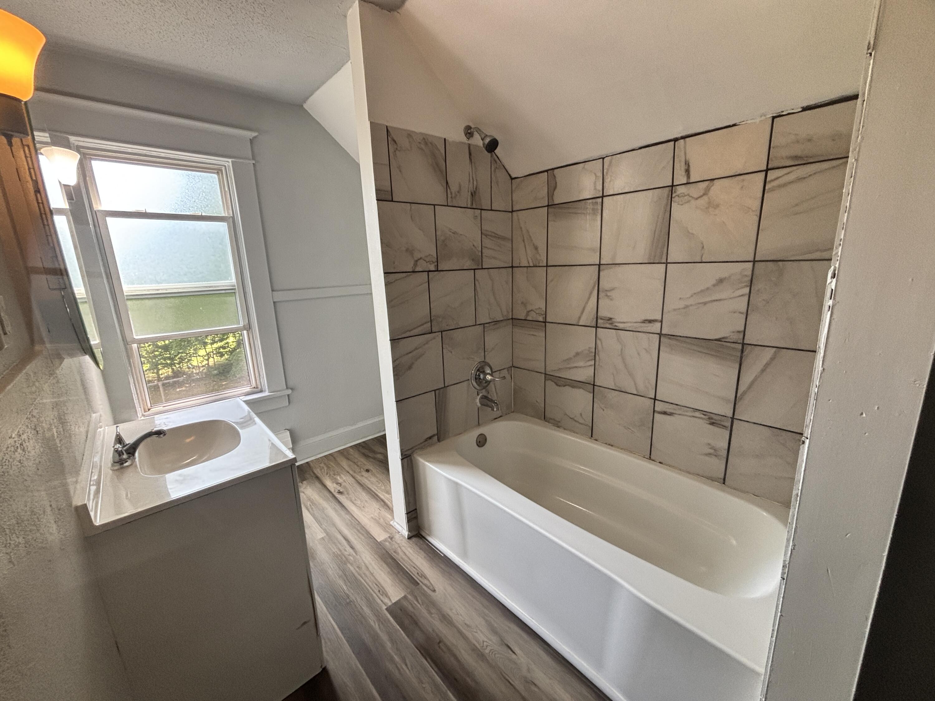 633 West North Street, Unit 2 Kalamazoo, MI 49007 - Photo 6 of 16 IMG_3446