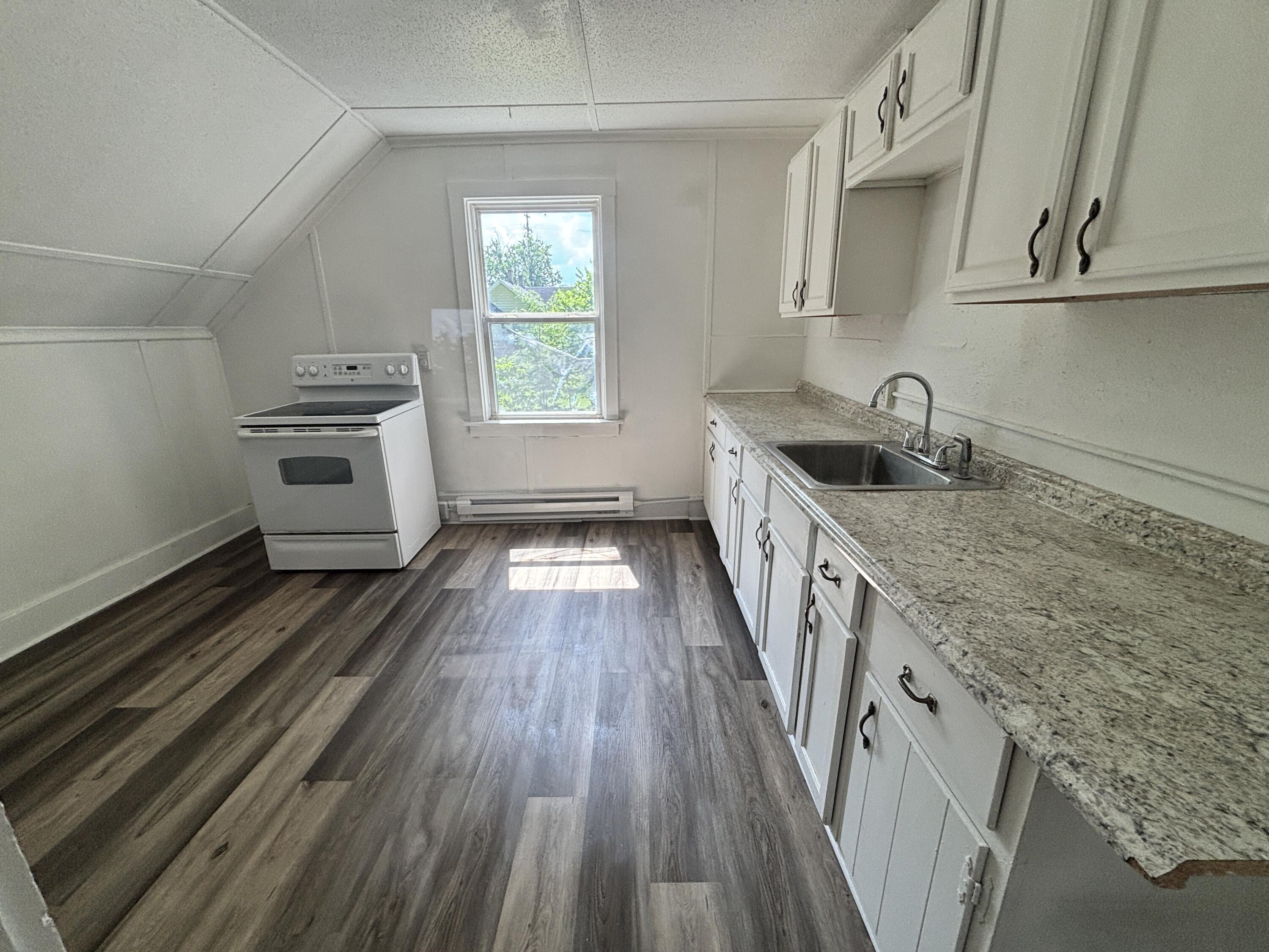 633 West North Street, Unit 2 Kalamazoo, MI 49007 - Photo 9 of 16 IMG_3435