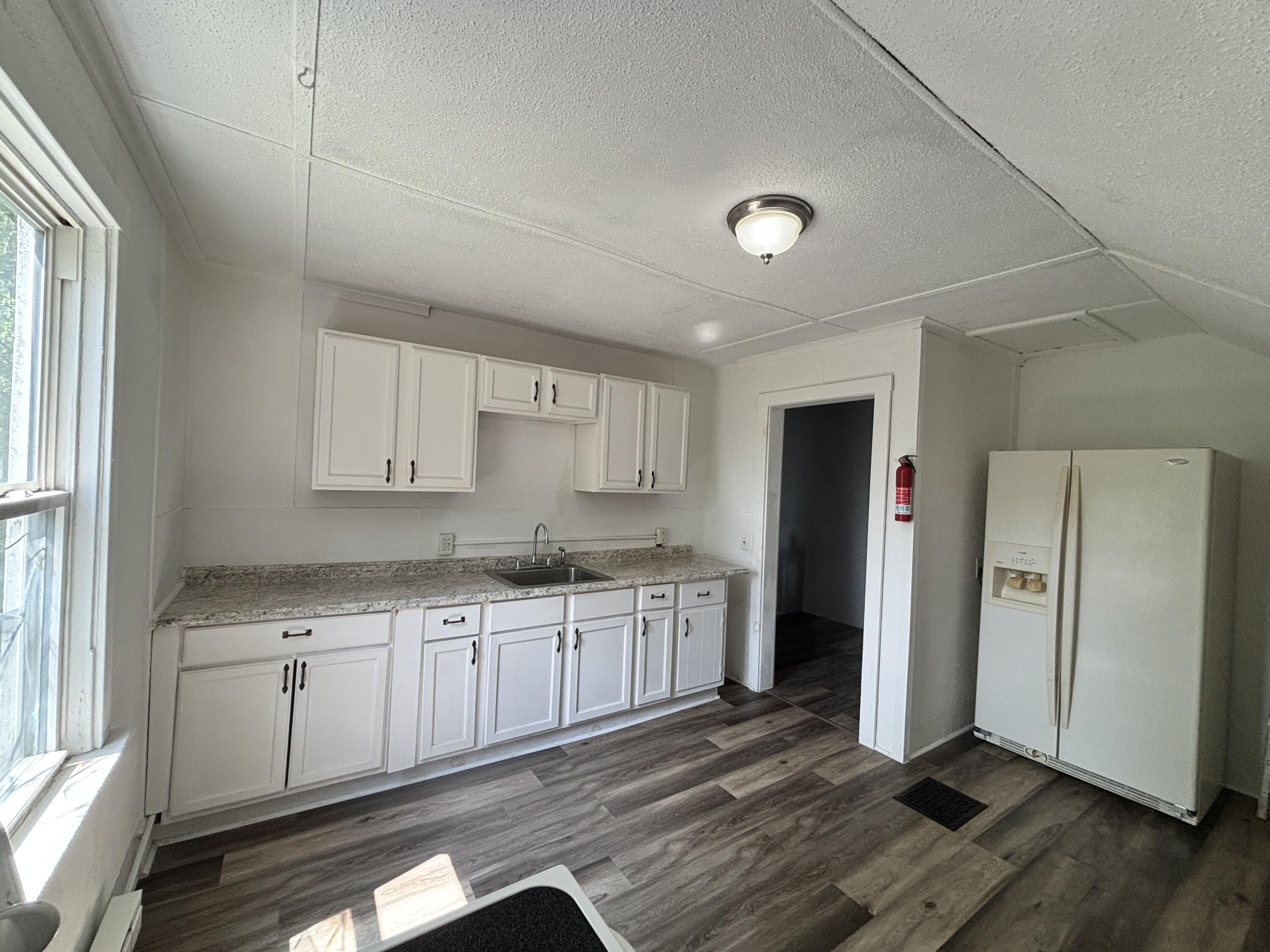 633 West North Street, Unit 2 Kalamazoo, MI 49007 - Photo 10 of 16 IMG_3438