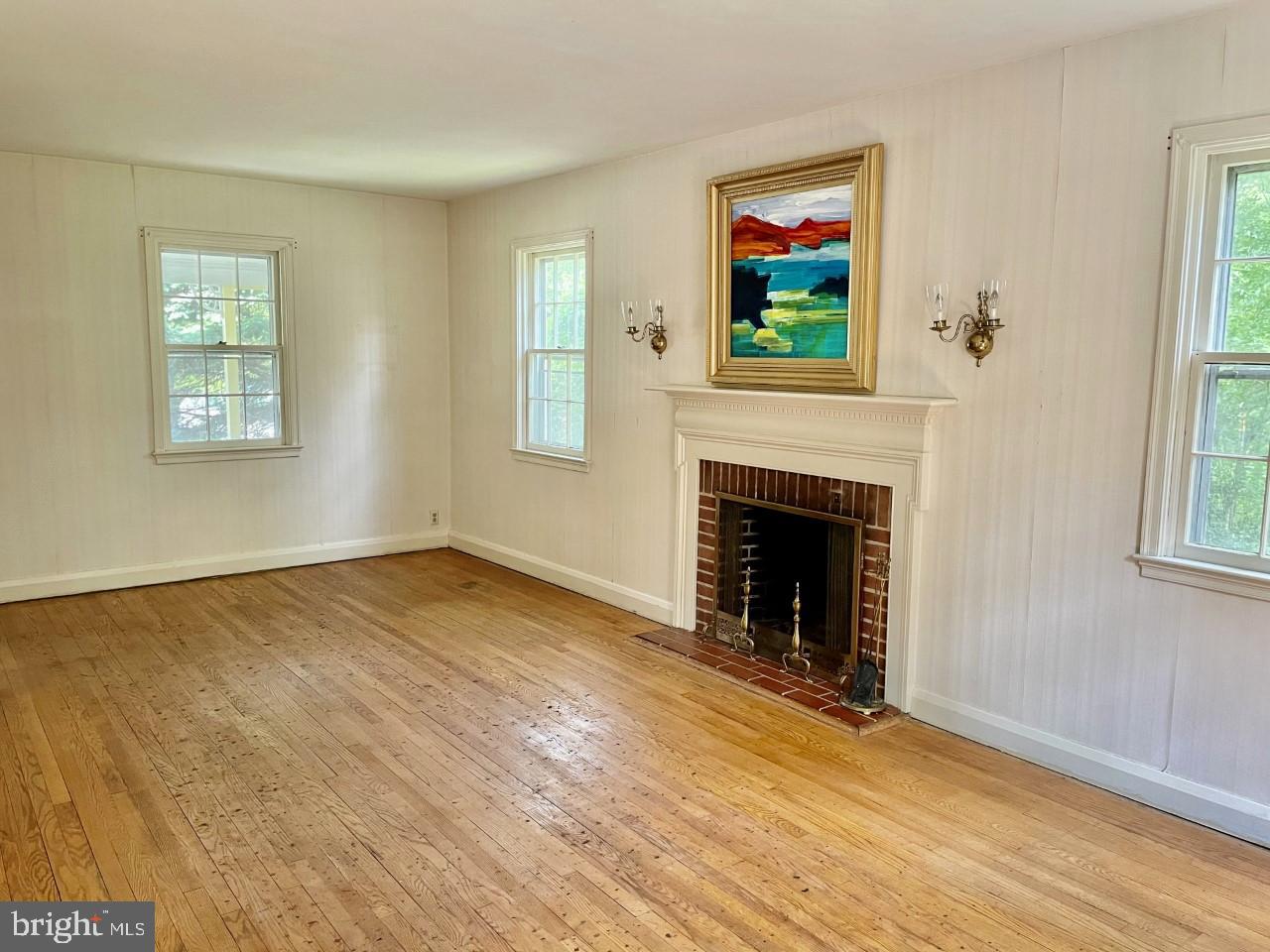819 Tred Avon Road Baltimore, MD 21212 - Photo 5 of 25 Living room with wood burning fireplace