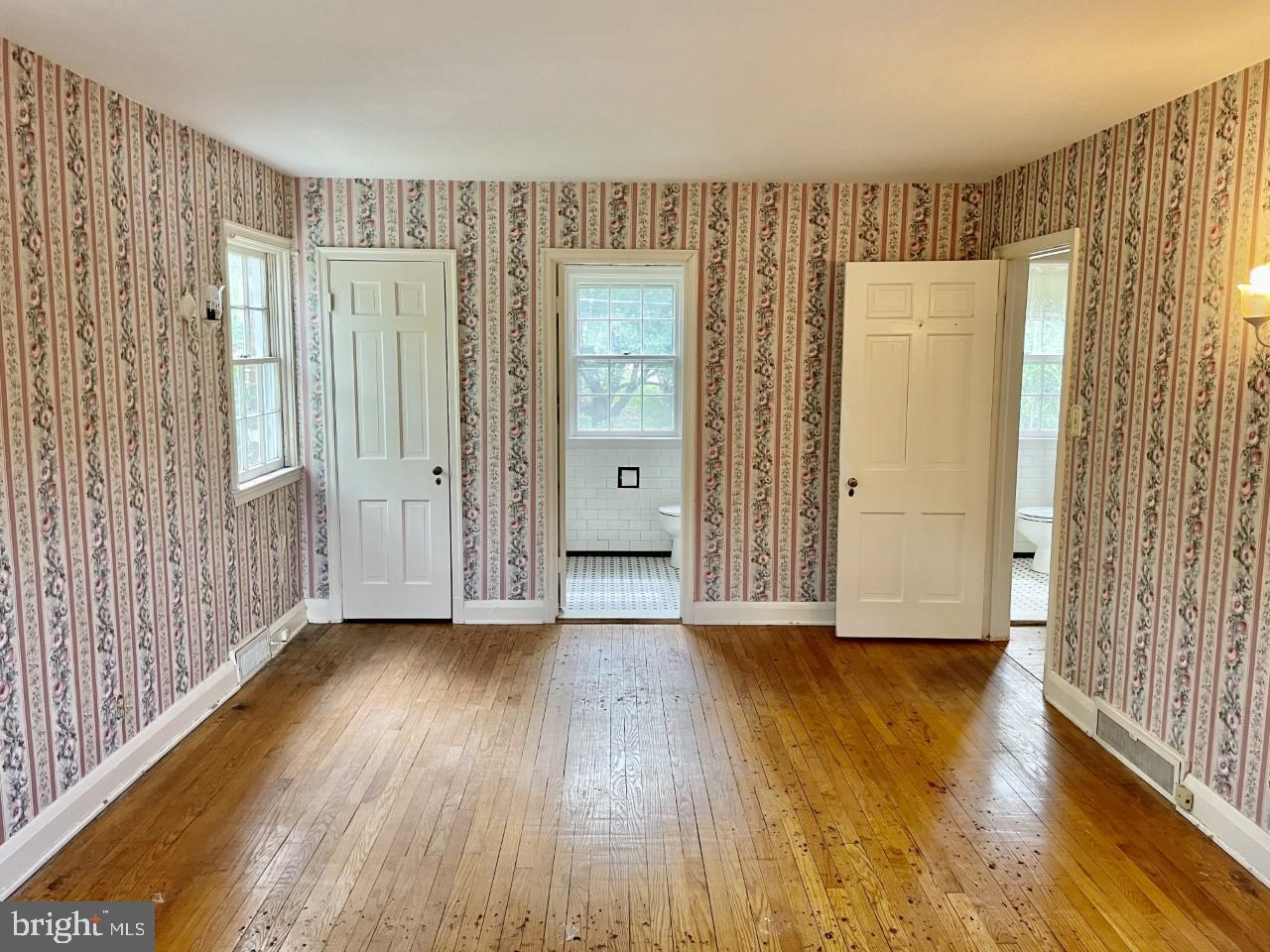 819 Tred Avon Road Baltimore, MD 21212 - Photo 9 of 25 Primary bedroom with full bath with walk-in shower