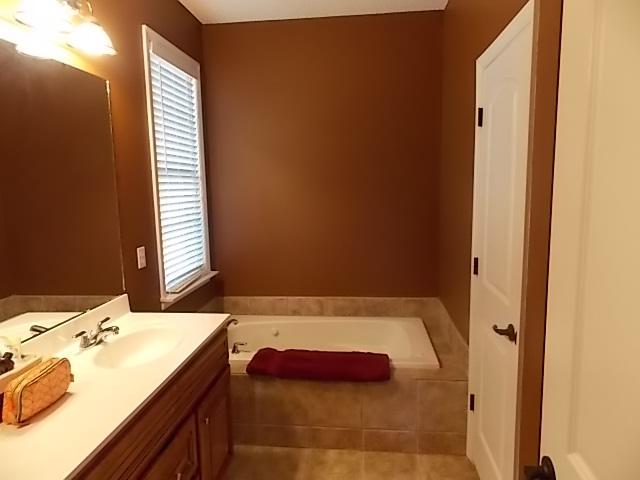 164 Sara Street St. George, SC 29477 - Photo 10 of 16 Dble Vanity/Jet tub/Private Toilet/Shwr