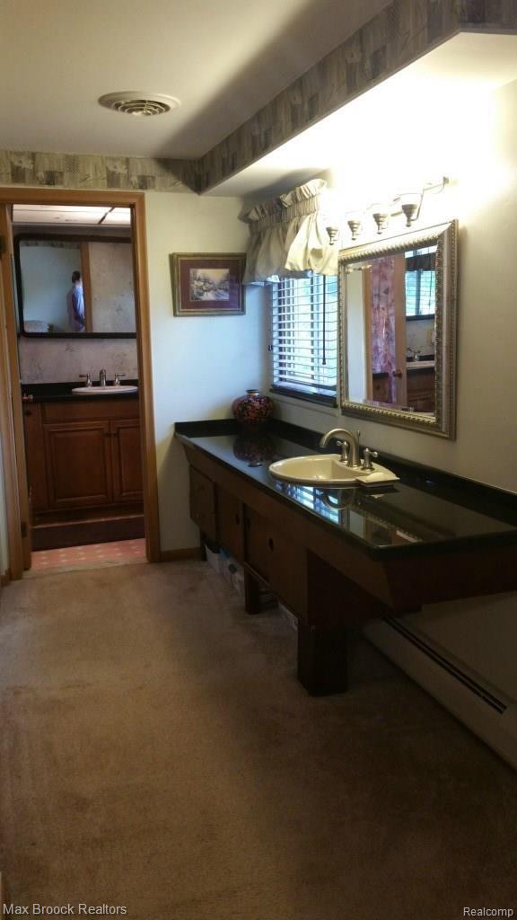 734 Lynndale Drive Rochester, MI 48309 - Photo 24 of 37 20150519_150343.jpg