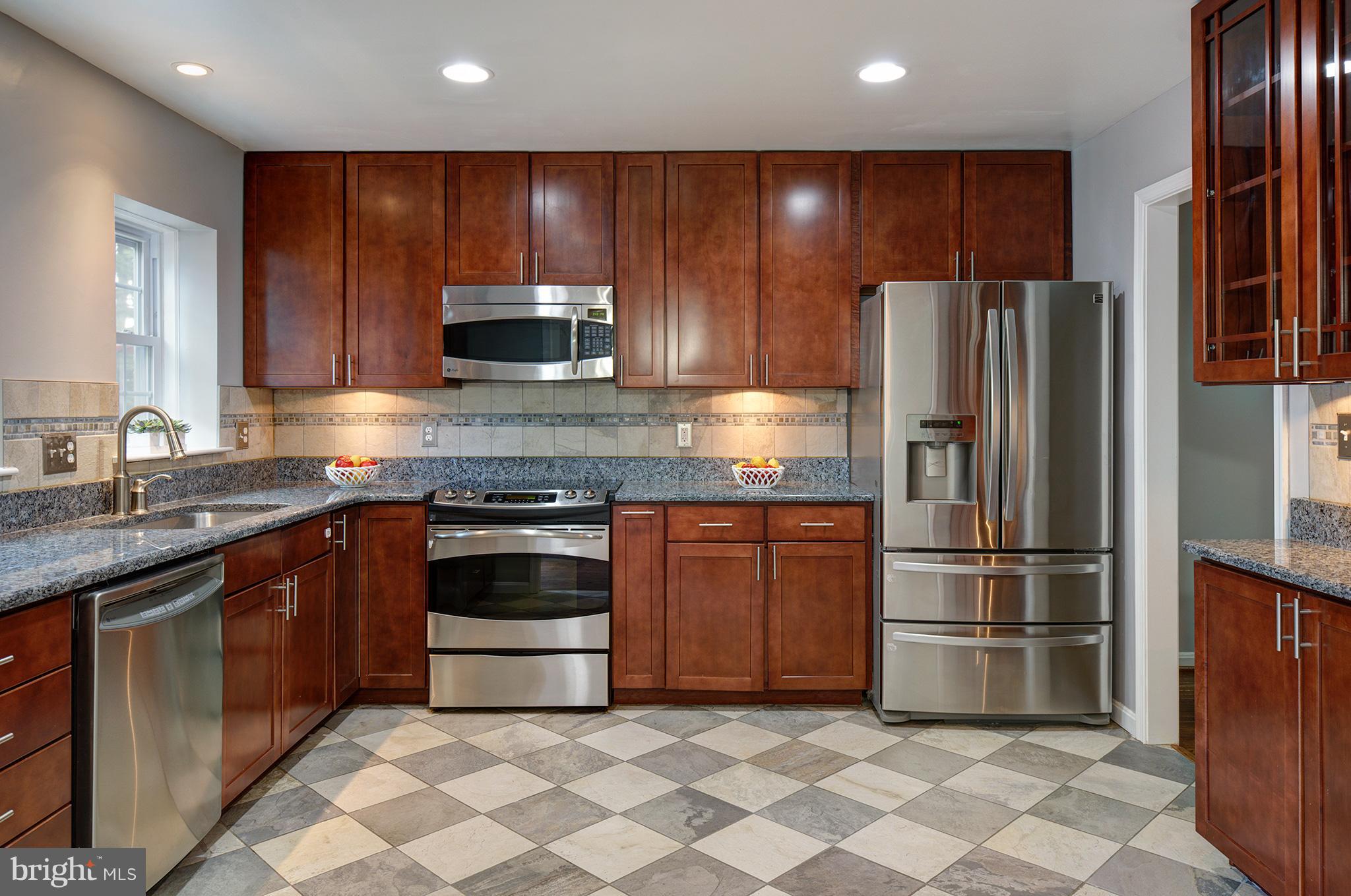 2107 Golf Course Drive Reston, VA 20191 - Photo 9 of 21 UPGRADED STAINLESS STEEL APPLIANCES