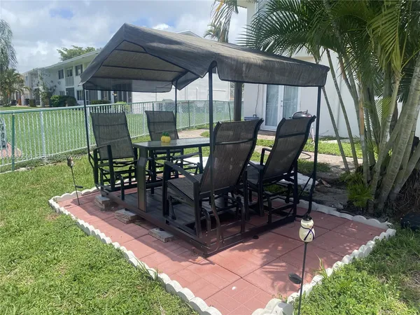 $270,000 | 840 Pine Drive, Unit 204, Pompano Beach, FL 33060
