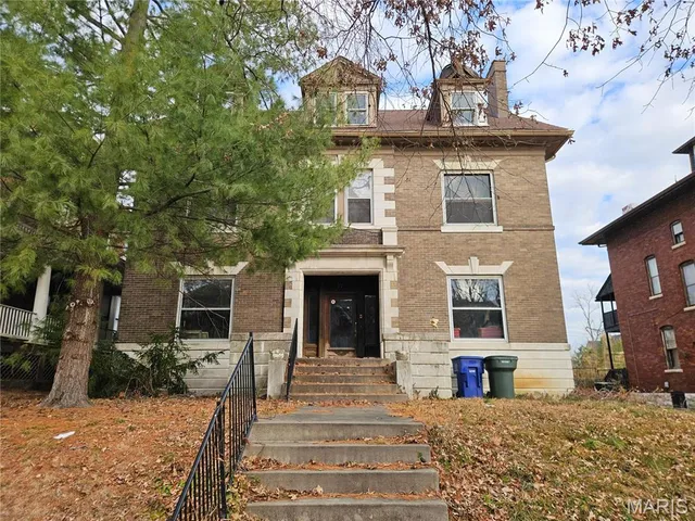 $260,000 | 17 Windermere Place, St. Louis, MO 63112