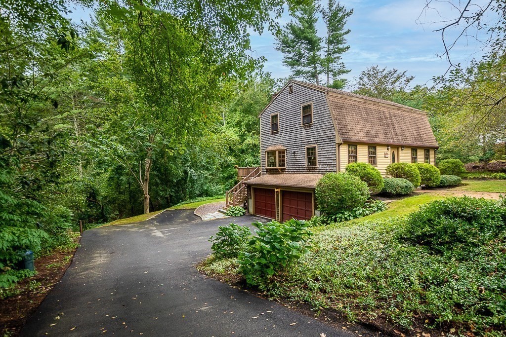 31 Sleepy Hollow Drive, Plymouth, MA 02360 Compass