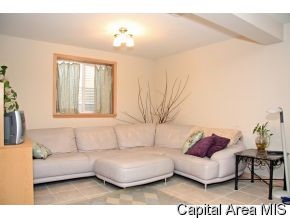 3908 Oakview Drive Springfield, IL 62712 - Photo 8 of 12
