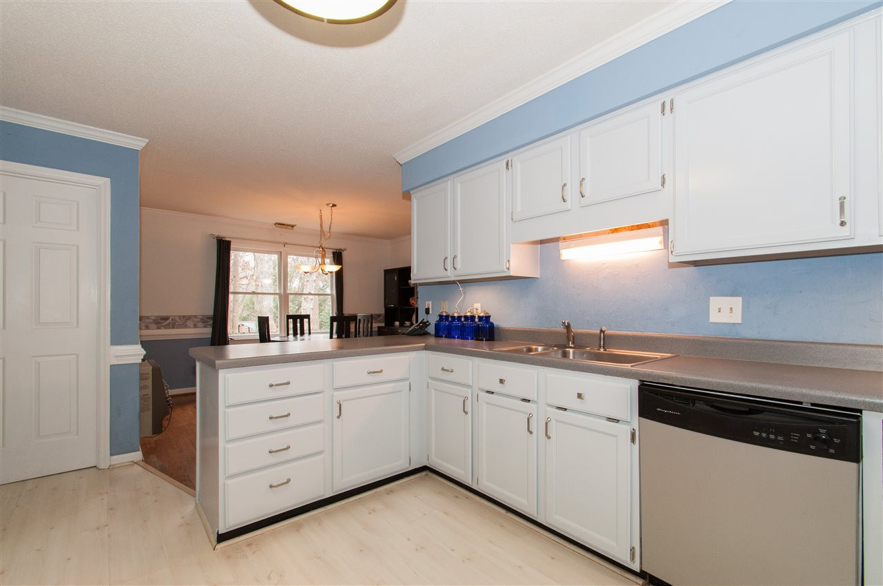 4009 Castle Court Raleigh, NC 27613 - Photo 9 of 25 Kitchen