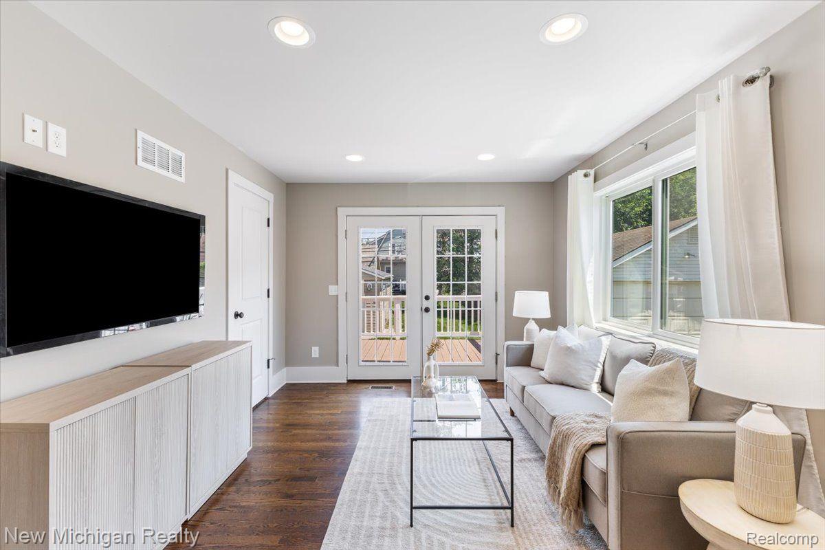 2994 Cumberland Road Berkley, MI 48072 - Photo 29 of 37 Family Room