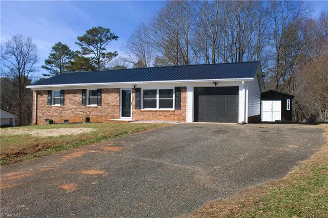 $254,900 | 258 Badgett Avenue, Mount Airy, NC 27030