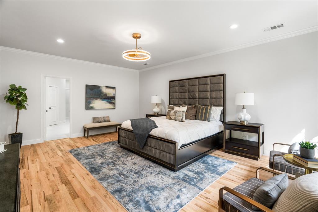 5120 Briar Tree Drive Dallas, TX 75248 - Photo 24 of 40 a living room with furniture