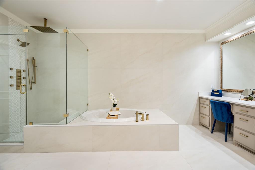 5120 Briar Tree Drive Dallas, TX 75248 - Photo 27 of 40 a bathroom with a bathtub and a sink