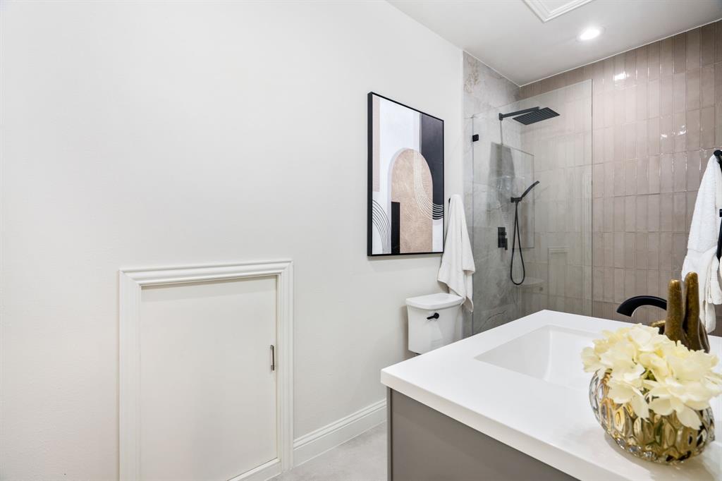 5120 Briar Tree Drive Dallas, TX 75248 - Photo 31 of 40 a bathroom with a sink a toilet and shower