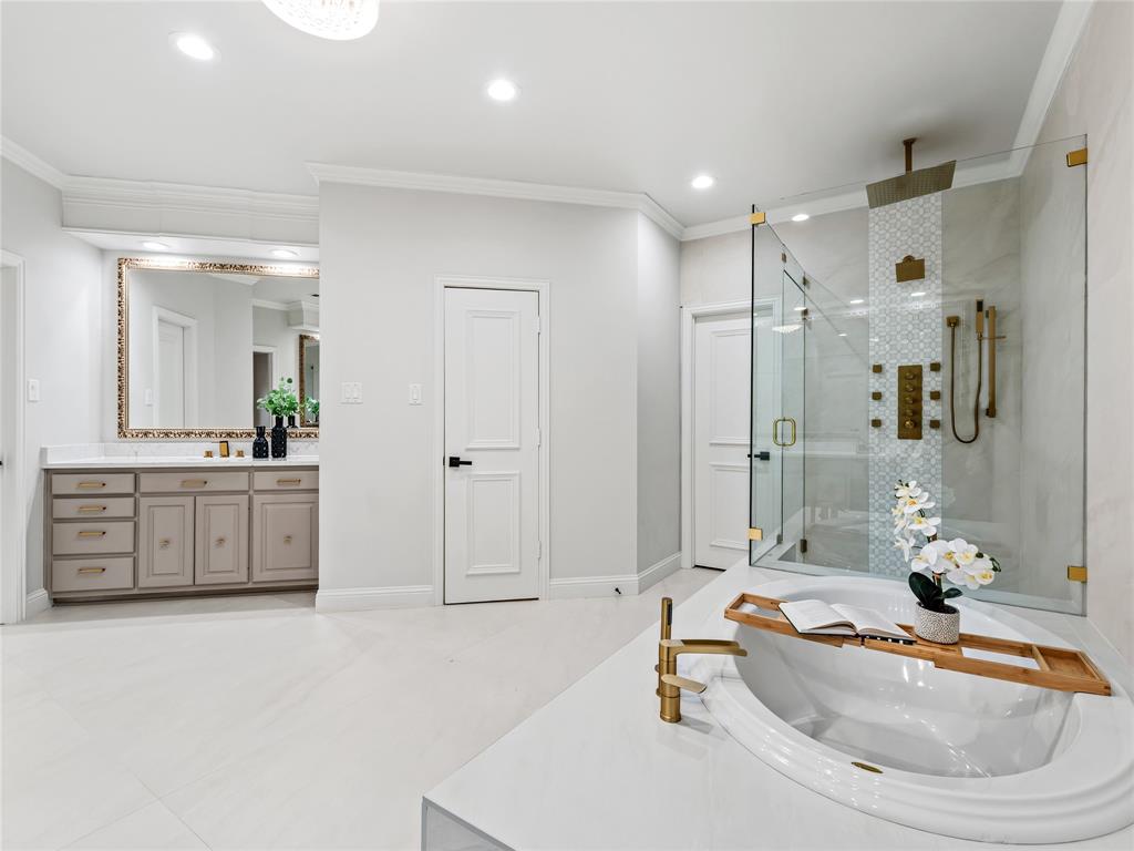 5120 Briar Tree Drive Dallas, TX 75248 - Photo 31 of 40 a bathroom with a tub sink and mirror
