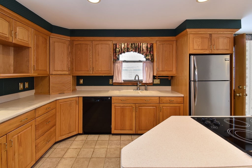 87 Division Street Lincoln, RI 02838 - Photo 20 of 28