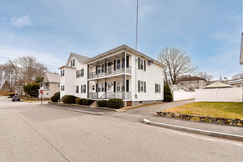 87 Division Street Lincoln, RI 02838 - Photo 4 of 28