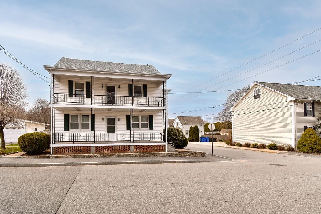 87 Division Street Lincoln, RI 02838 - Photo 5 of 28