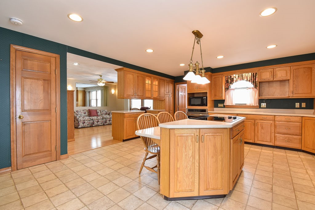 87 Division Street Lincoln, RI 02838 - Photo 9 of 28