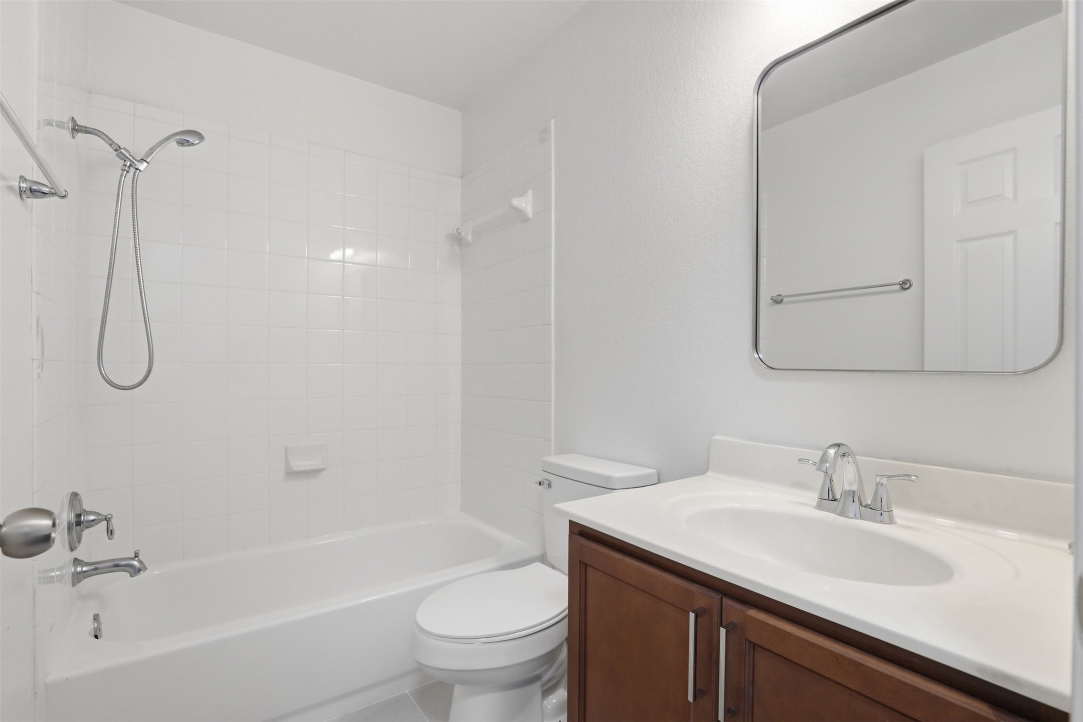 448 Nottingham Loop Kyle, TX 78640 - Photo 12 of 16 2nd Full Bathroom