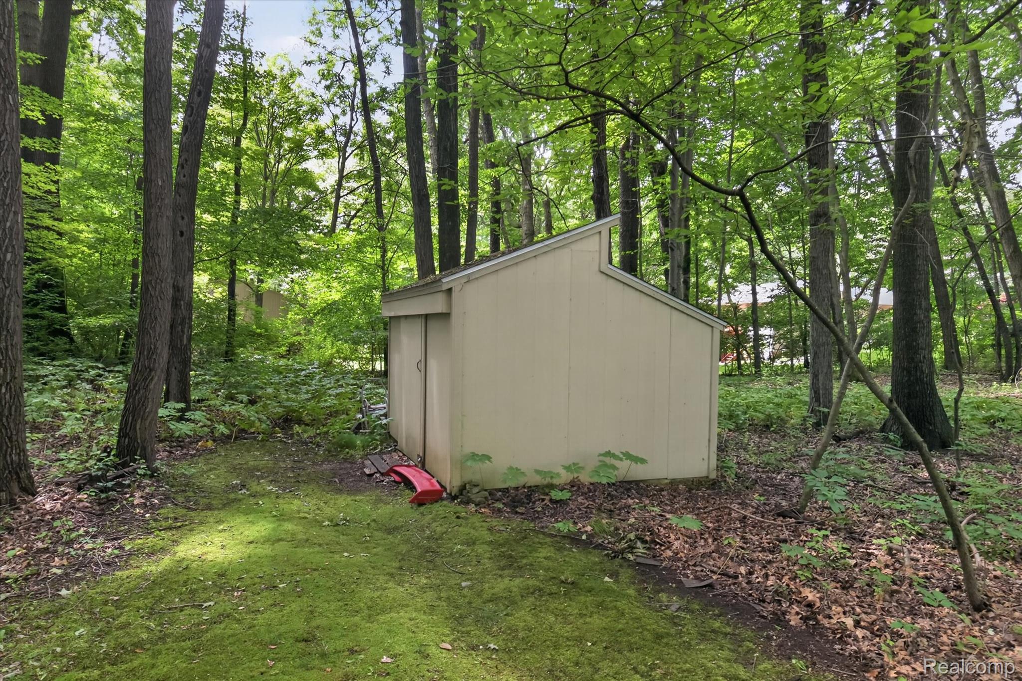 5388 Hartland Road Fenton, MI 48430 - Photo 53 of 74 53-5388-Hartland-Rd-WindowStill.jpg