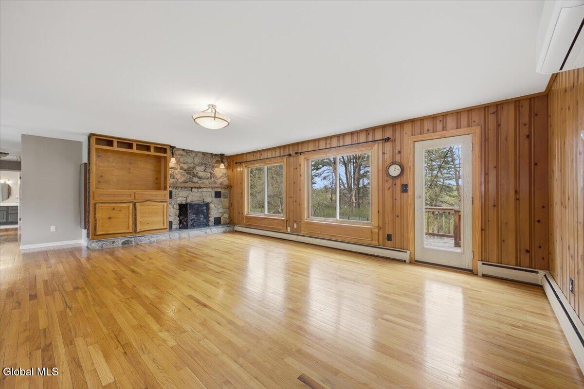 43 Meadowview Road Queensbury, NY 12804 - Photo 18 of 37 Upstairs Living room
