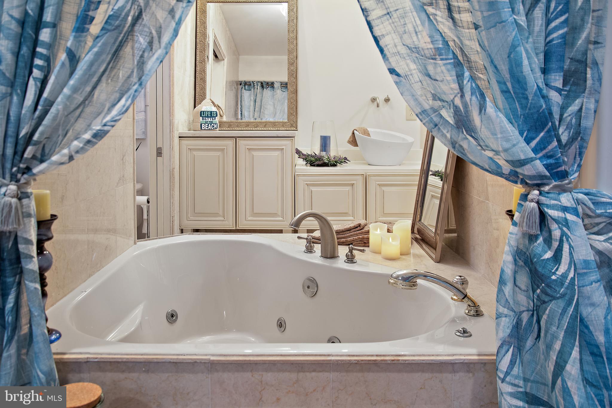 6345 South Point Road Berlin, MD 21811 - Photo 59 of 107 Whirlpool Tub