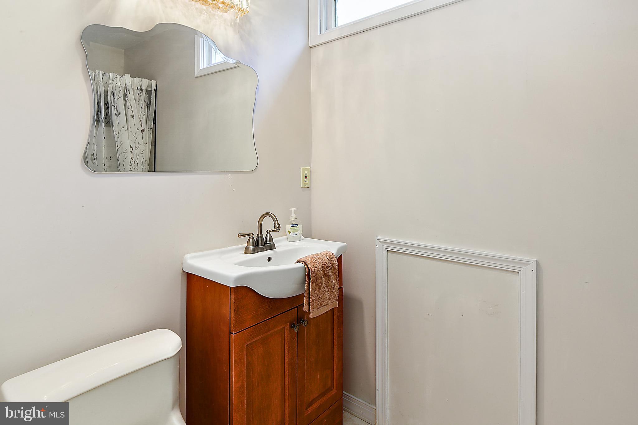 6345 South Point Road Berlin, MD 21811 - Photo 72 of 107 2nd Floor Hall Bath