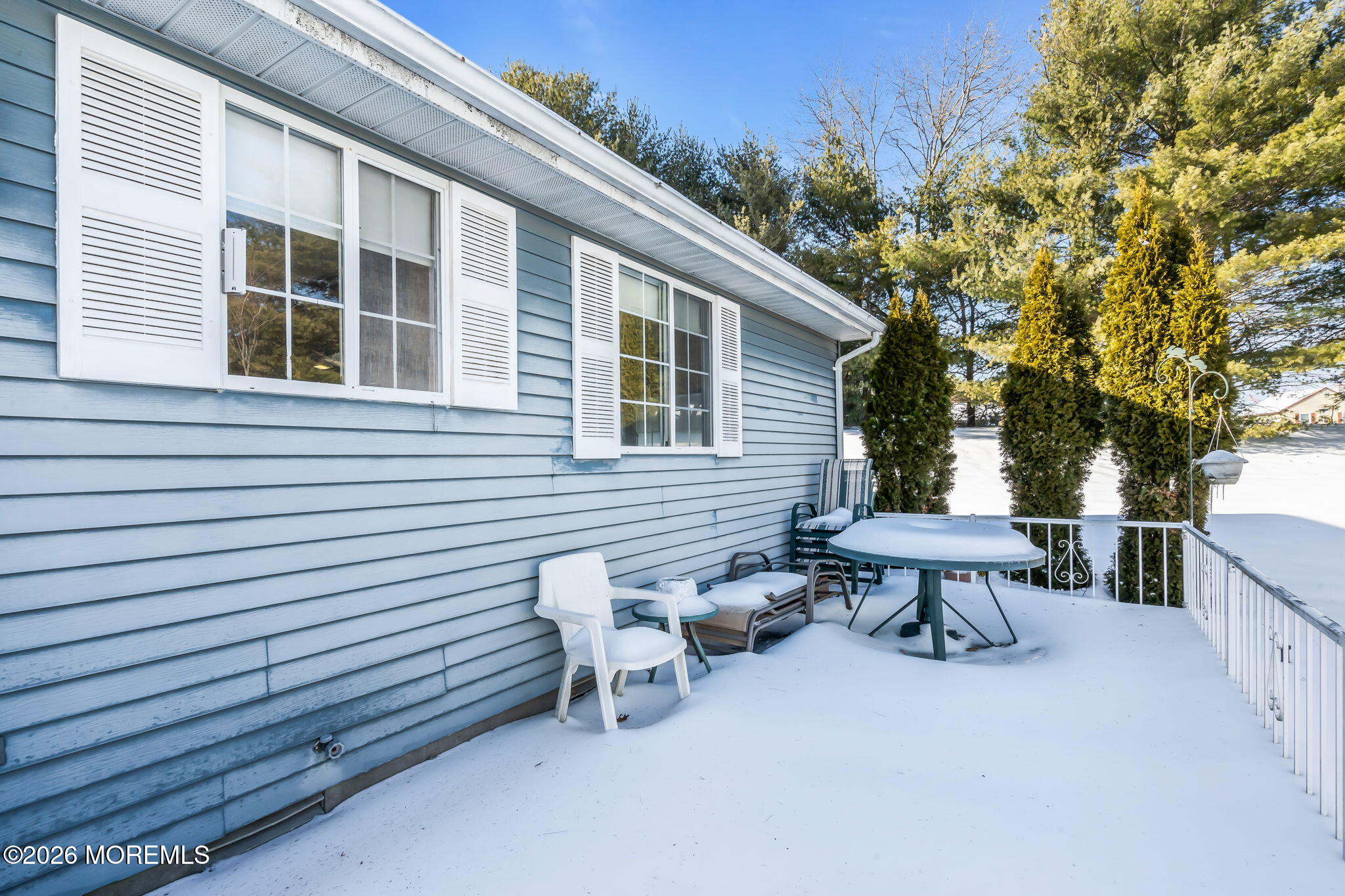 4 Andover Court, Unit 64 Whiting, NJ 08759 - Photo 22 of 23 a backyard of a house with table and chairs