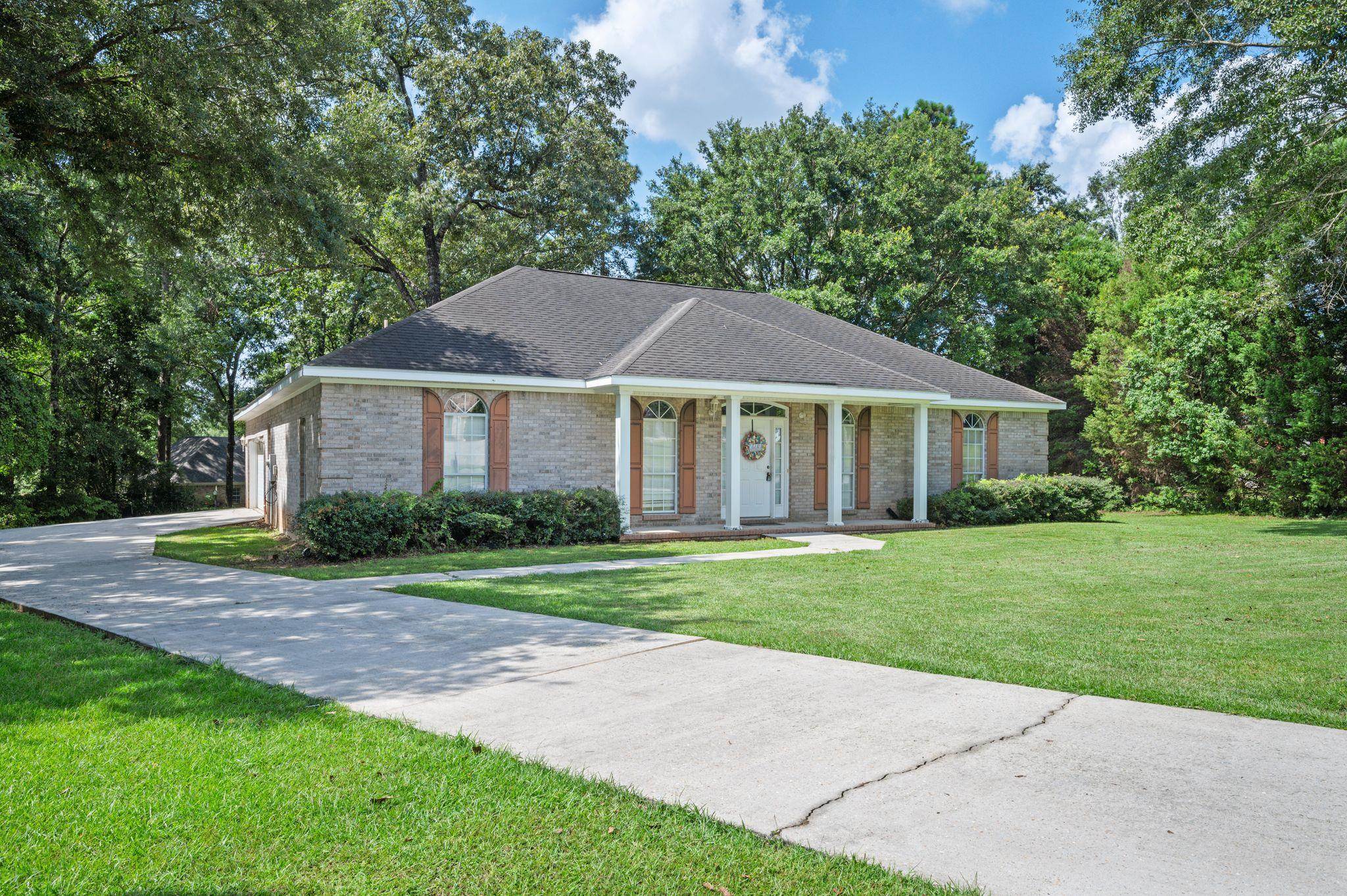 702 Rachel Drive Bay Minette, AL 36507 - Photo 2 of 35 Front Of Structure
