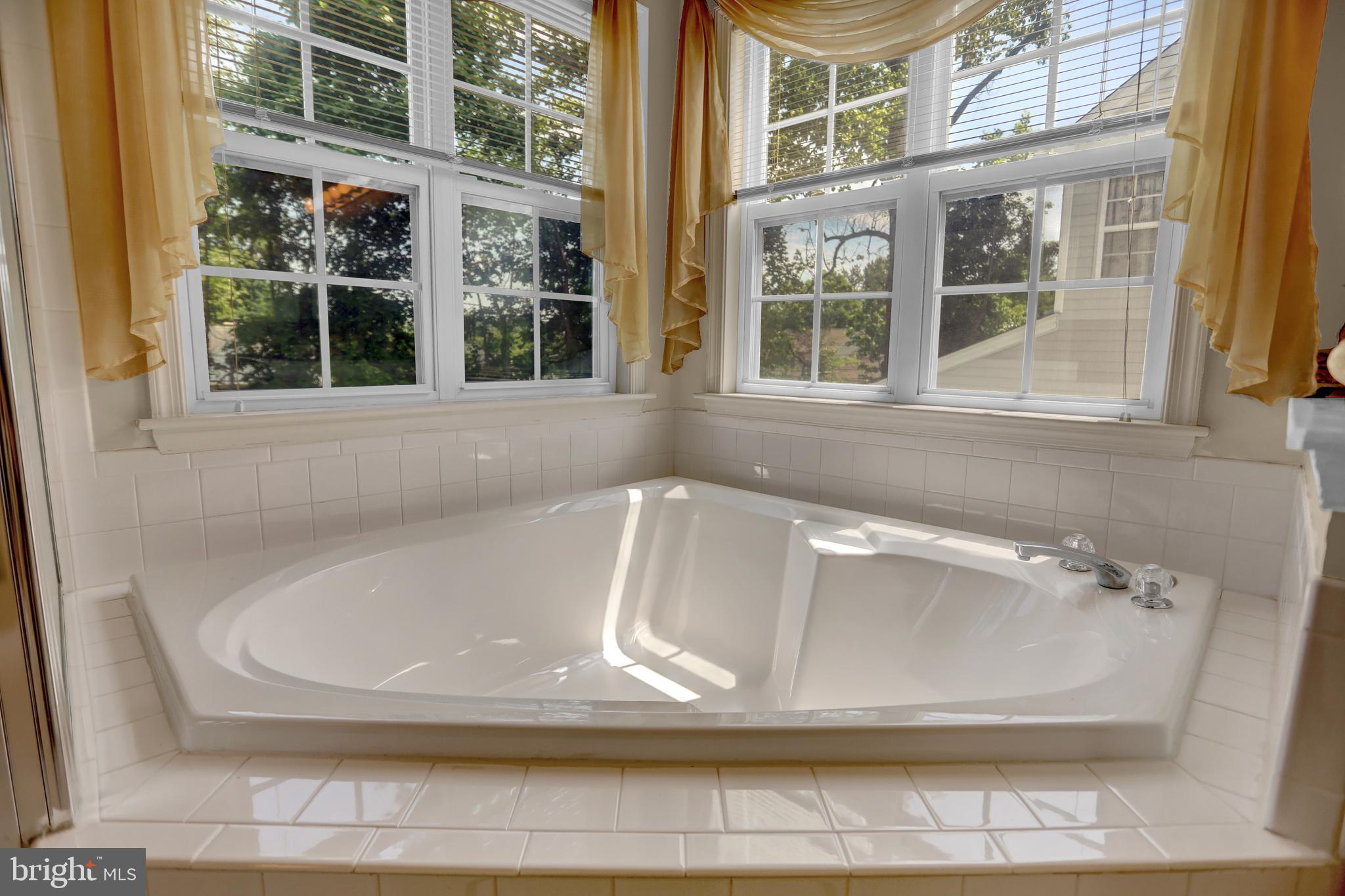 4003 Paige View Road Randallstown, MD 21133 - Photo 25 of 61 Primary Bathroom Soaking Tub