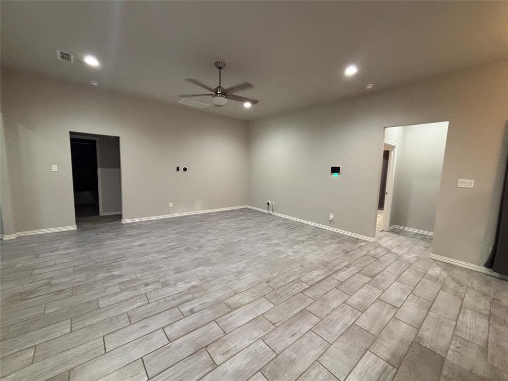 621 North Ave B Springtown, TX 76082 - Photo 4 of 26