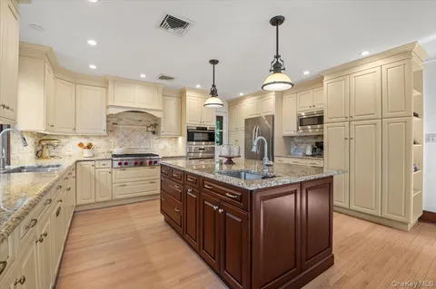 $1,999,000 | 12 Hampton Road, Port Washington, NY 11050